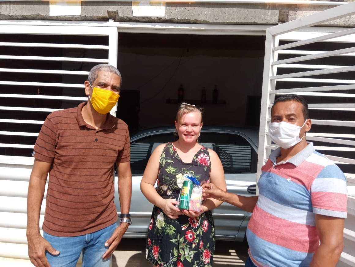 Camacã: Garis são homenageados em suas casas